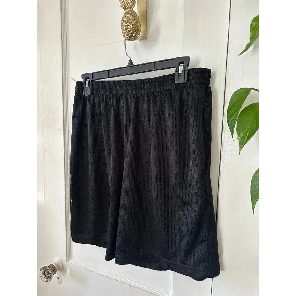Starters Men’s size medium black basketball shorts